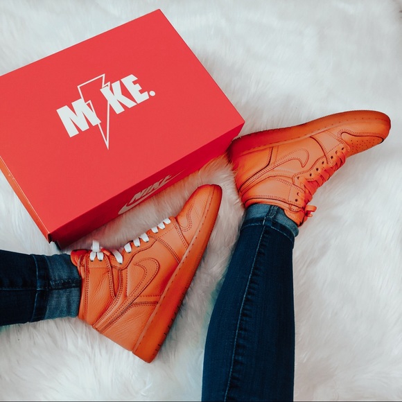 WELCOME TO MY POSH CLOSET ❤️ - Picture 2 of 9